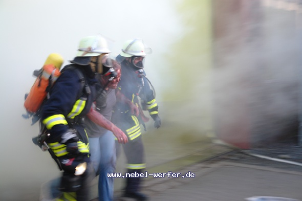http://www.nebel-werfer.de/bilder/cache/vs_04__Feuerwehruebung%20Bergkamen_06400-jpg.jpg