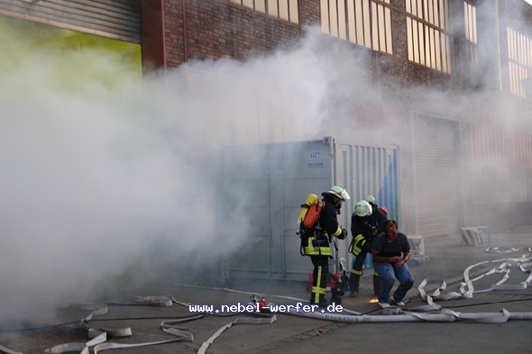 http://www.nebel-werfer.de/bilder/cache/vs_04__Feuerwehruebung%20Bergkamen_07400-jpg.jpg