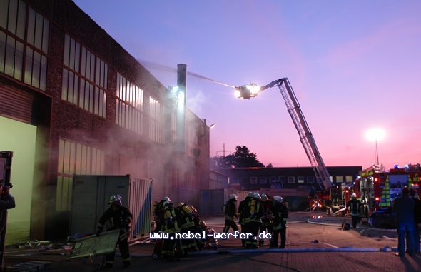 http://www.nebel-werfer.de/bilder/cache/vs_04__Feuerwehruebung%20Bergkamen_08400-jpg.jpg